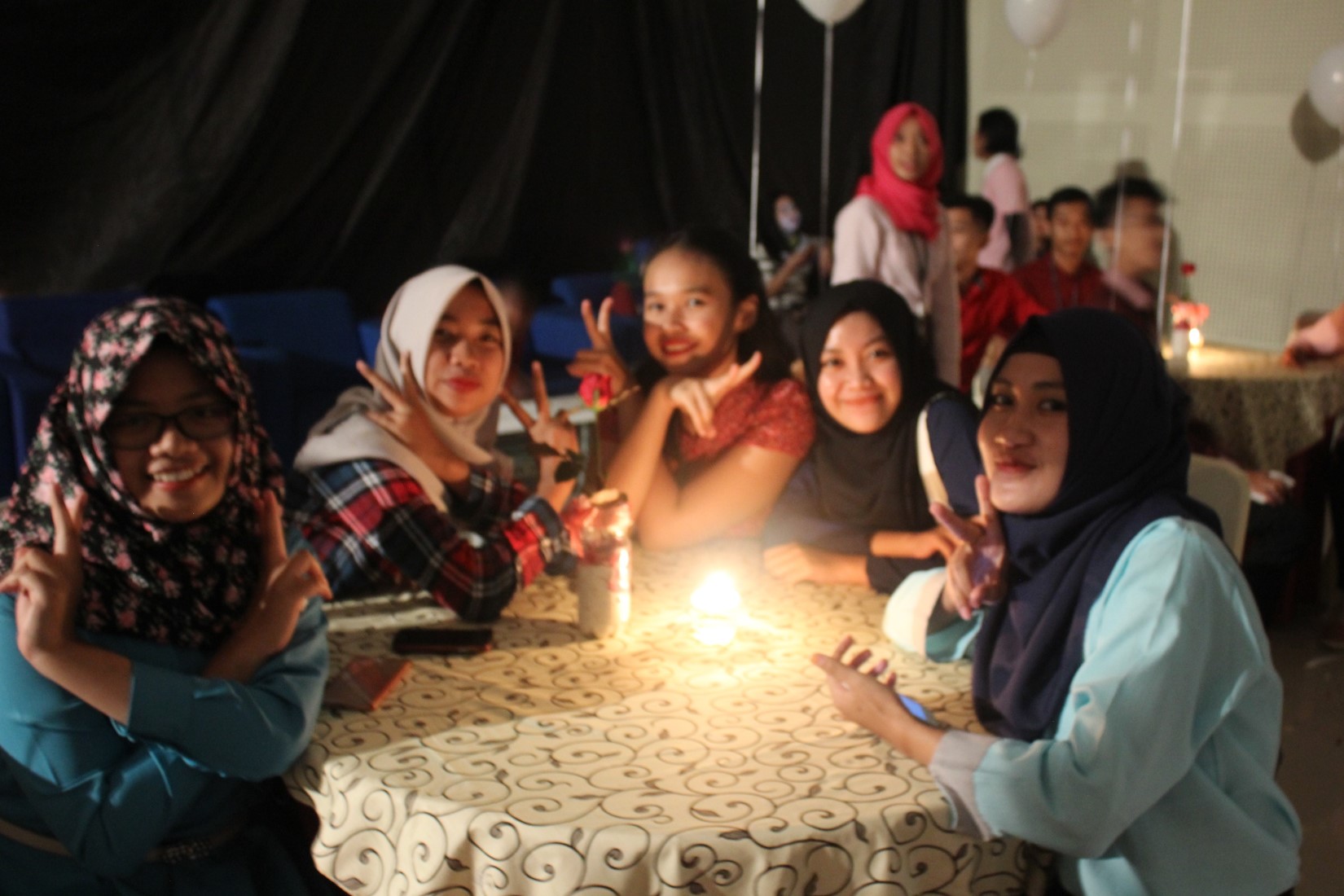 Hari 2 - Peserta Inagurasi dalam suasana candle light dinner dalam round table